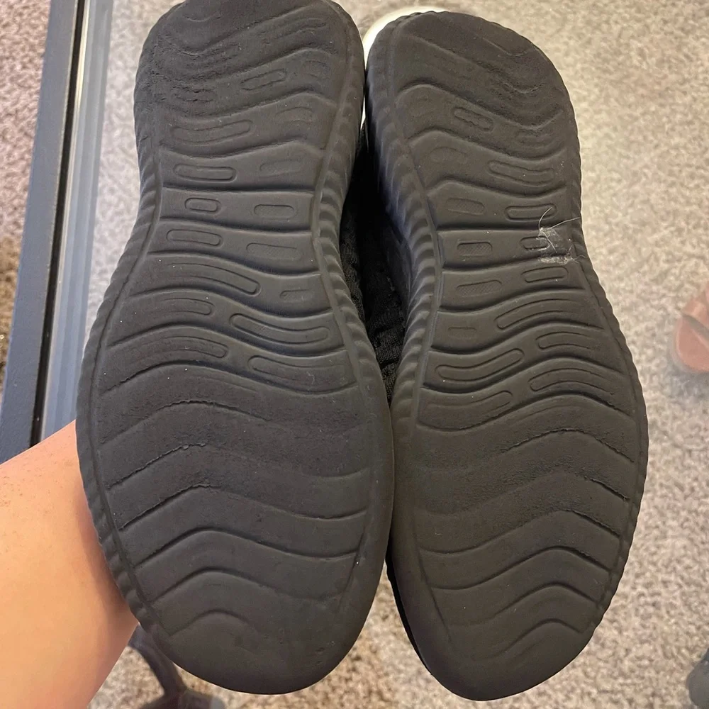 Non-Slip Athletic Shoe - Picture 2 of 2